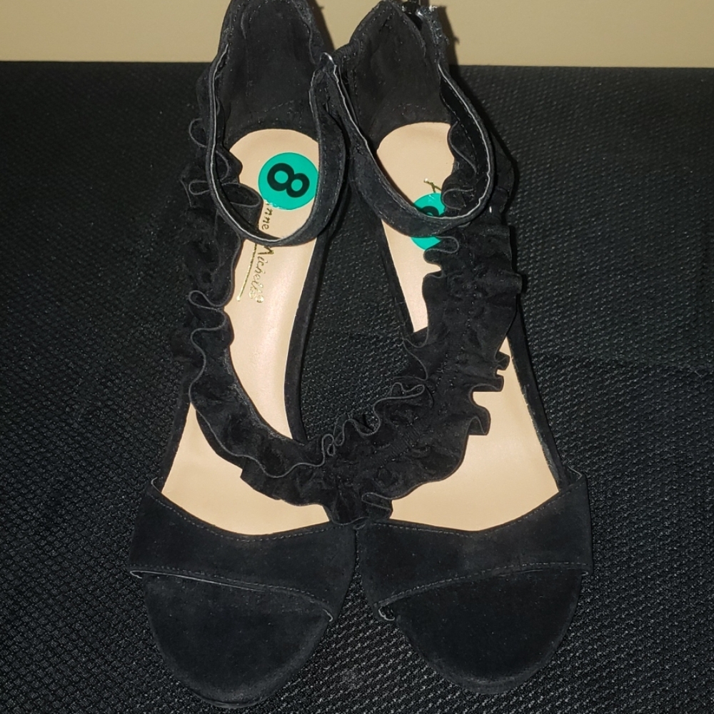 New Anne Michelle TrueLove Pump